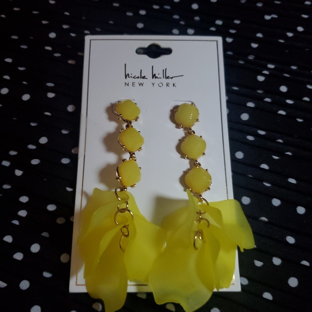 Nicole Miller Yellow Dangle Earrings 10$